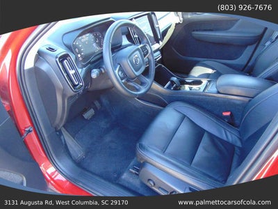 2022 Volvo XC40 Momentum