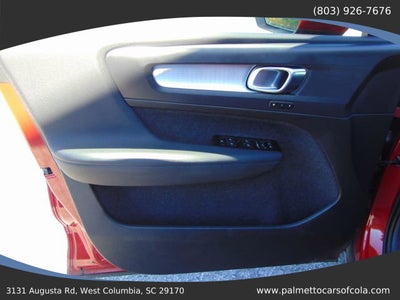 2022 Volvo XC40 Momentum