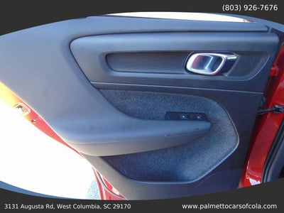 2022 Volvo XC40 Momentum