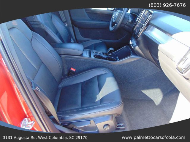 2022 Volvo XC40 Momentum