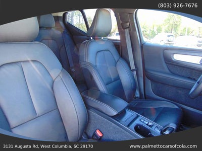 2022 Volvo XC40 Momentum