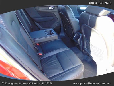 2022 Volvo XC40 Momentum