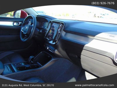 2022 Volvo XC40 Momentum