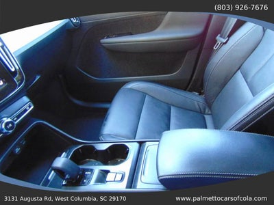 2022 Volvo XC40 Momentum