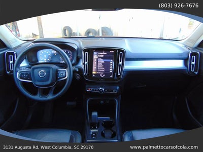 2022 Volvo XC40 Momentum