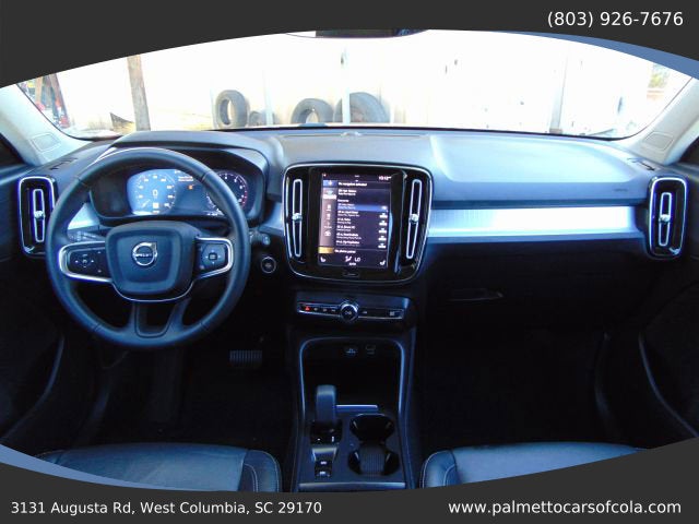 2022 Volvo XC40 Momentum